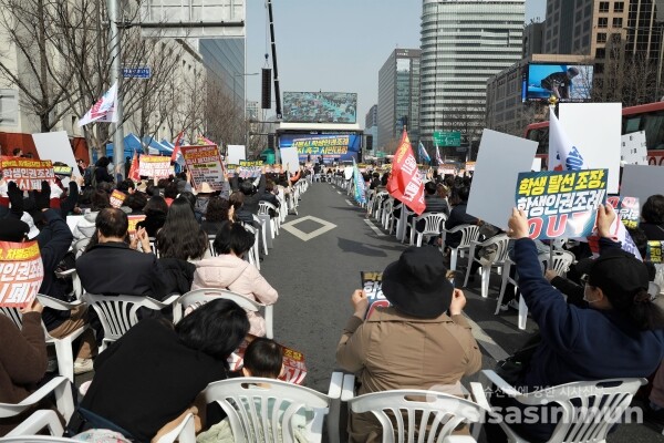 서울시학생인권조례폐지범시민연대 회원들이 집회를 하고 있다. [사진 /오훈 기자]