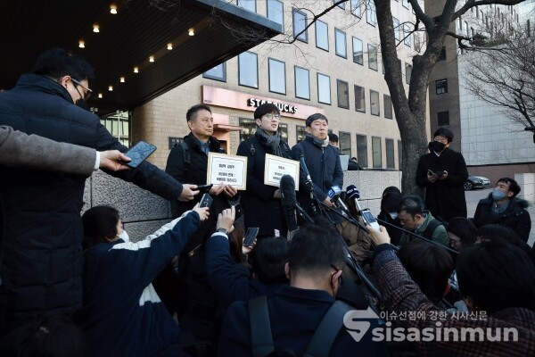 강제동원 피해자 생존원고 대리인단이 기자회견을 하고 있다. [사진 /오훈 기자]