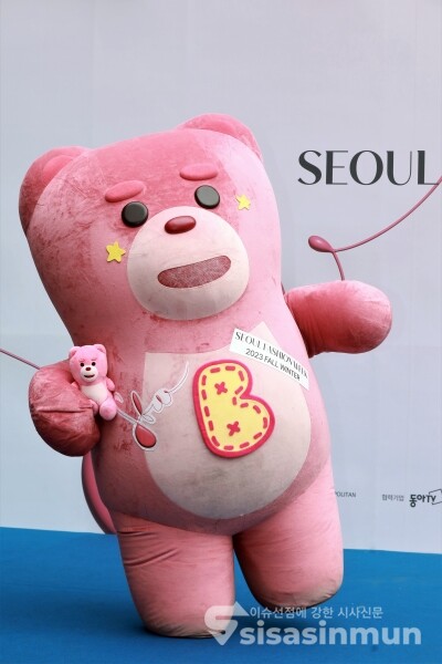 벨리곰이 포즈를 취하고 있다. [사진 /오훈 기자]