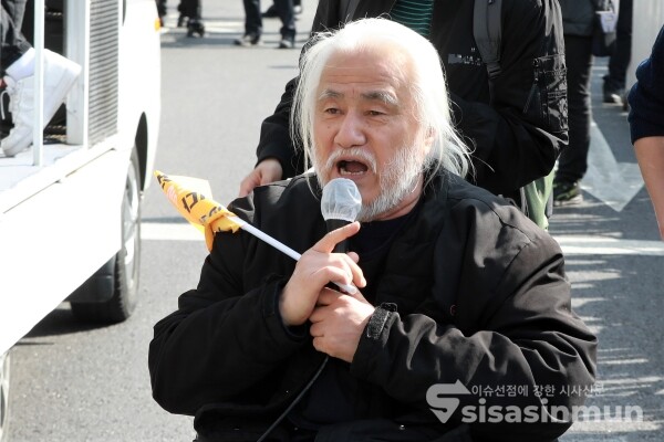 박경석 전국장애인차별철폐연대 상임공동대표가 발언을 하고 있다. [사진 / 오훈 기자]