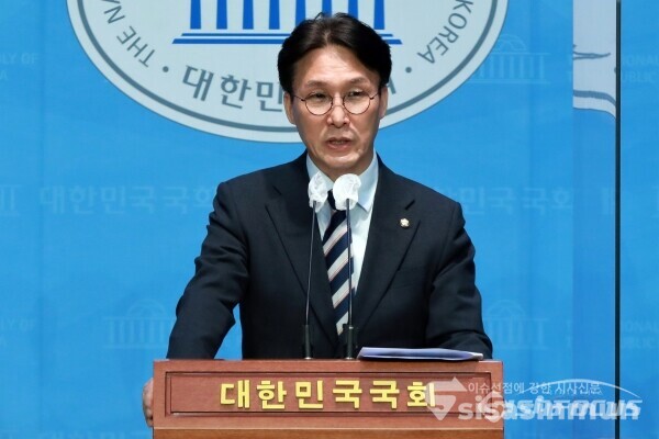 김민석 민주당 의원이 기자회견을 하고 있다. [사진 / 오훈 기자]