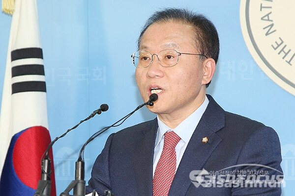 윤재옥 의원이 최고위원 출마 기자회견을 하고 있다. [사진 / 오훈 기자]