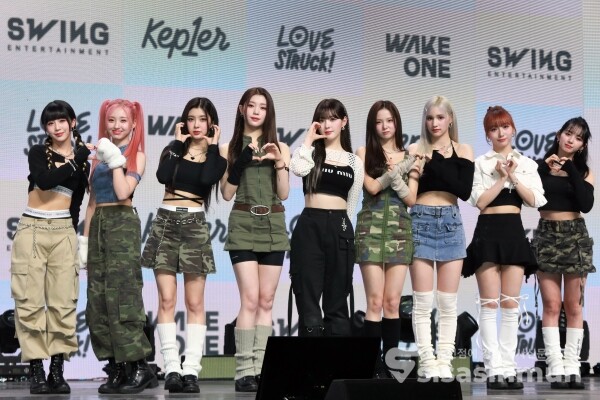 걸그룹 케플러가 포토타임을 가지고 있다. [사진 /오훈 기자]