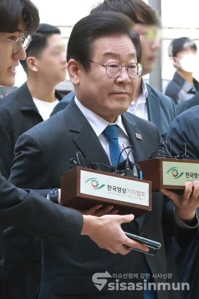 이재명 대표가 서울중앙지방법원에 출석하고 있다. [사진 /오훈 기자]