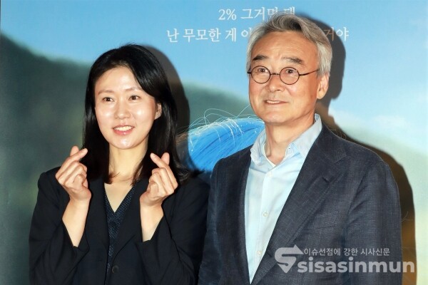 배우 허지나와 남명렬이 포토타임을 갖고 있다. [사진 / 오훈 기자]