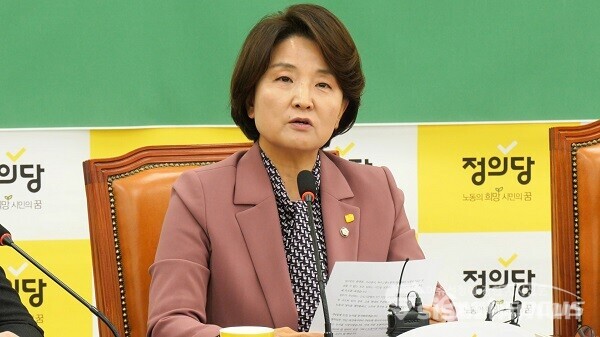 정의당 이은주 원내대표가 24일 오전 서울 여의도 국회에서 당 상무집행위원회의에서 발언하고 있다. 사진 / 김경민 기자