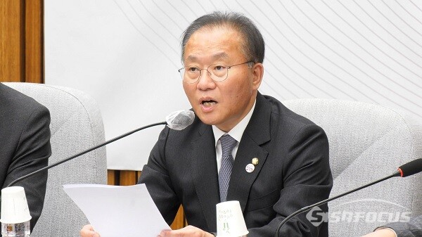 국민의힘 윤재옥 원내대표가 28일 오전 서울 여의도 국회에서 열린 국민의힘 원내대책회의에서 발언하고 있다. 사진 / 김경민 기자