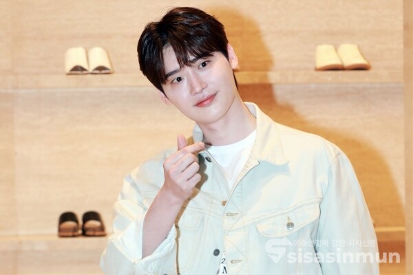 15일 배우 이종석이 포즈를 취하고 있다. [사진 / 오훈 기자]