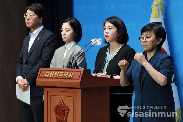 16일 류호정 정의당 의원, 용혜인 기본소득당 의원, 강성희 진보당 의원이 기자회견을 하고 있다.(1) [사진 / 오훈 기자]