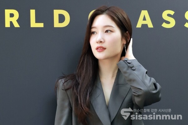 17일 배우 정채연이 포즈를 취하고 있다. [사진 / 오훈 기자]