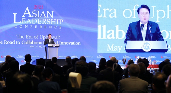 윤석열 대통령이 17일 서울 중구 신라호텔에서 열린 제14회 아시안리더십콘퍼런스 개막식에서 축사하고 있다. ⓒ뉴시스