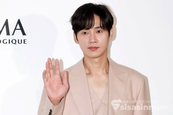 배우 박성훈이 포즈를 취하고 있다. [사진 / 오훈 기자]