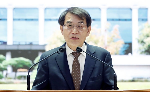 18일 경기 과천시 중앙선거관리위원회에서 열린 창설 60주년 기념식에서 노태악 위원장이 기념사를 하고 있다. ⓒ뉴시스