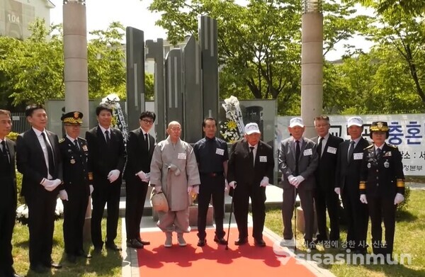 5일 한동훈 법무부장관, 신용해 교정본부장 등이 6.25전쟁 순직 교도관 충혼탑 제막식에 참석해 기념촬영을 하고 있다. 사진 / 시사신문DB