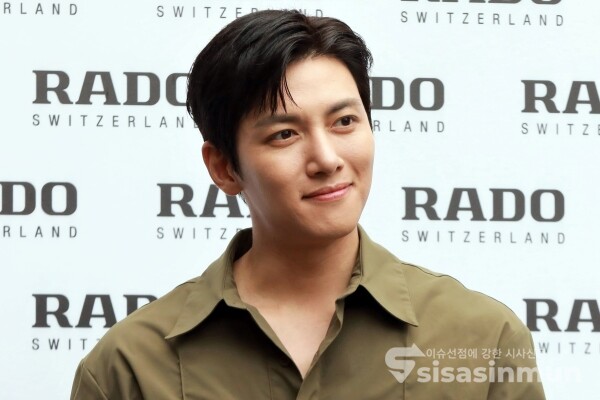 21일 배우 지창욱이 포즈를 취하고 있다. [사진 /오훈 기자]