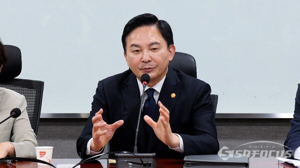 원희룡 국토부 장관이 6일 오전 서울 여의도 국회 의원회관에서 열린 서울~양평 고속도로에 대한 가짜뉴스 관련 논의를 위한 실무 당정협의회에서 발언하고 있다. 사진 / 이훈 기자