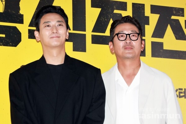 13일 배우 주지훈, 하정우가 포토타임을 갖고 있다. [사진 / 오훈 기자]