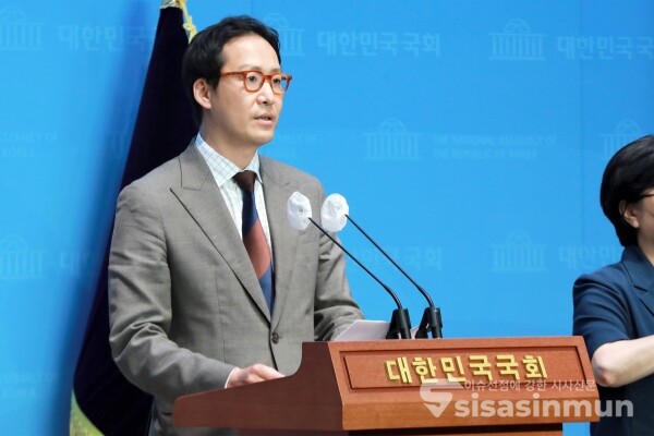 14일 최현철 부대변인이 논평을 하고 있다. [사진 / 오훈 기자]