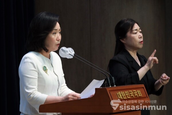 17일 전주혜 의원이 논평을 하고 있다. [사진 / 오훈 기자]