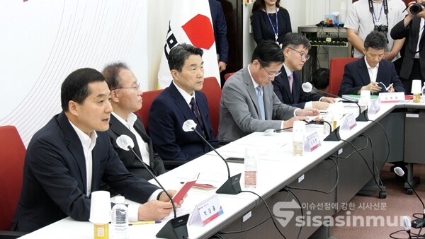 교권 보호 및 회복방안 관련 당정협의회가 26일 오전 국회에서 진행되고 있다. 사진 / 김경민 기자