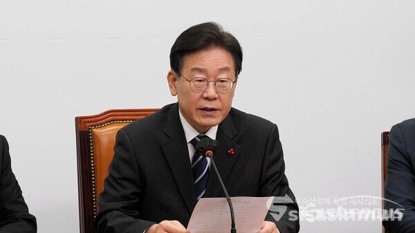 더불어민주당 이재명 대표가 15일 오후 서울 여의도 국회에서 열린 2023년도 예산안과 관련 기자회견에서 발언하고 있다. 사진 / 김기범 기자