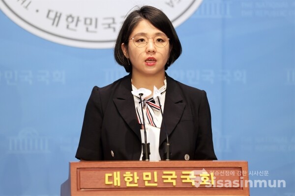 24일 용혜인 의원이 기자회견을 하고 있다.(1)