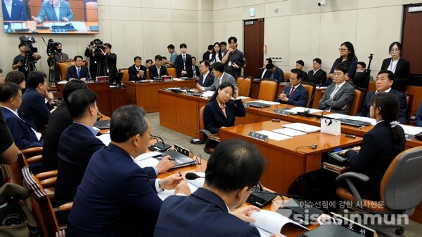 31일 국회 행정안전위원회 전체회의 모습. 사진 / 이훈 기자