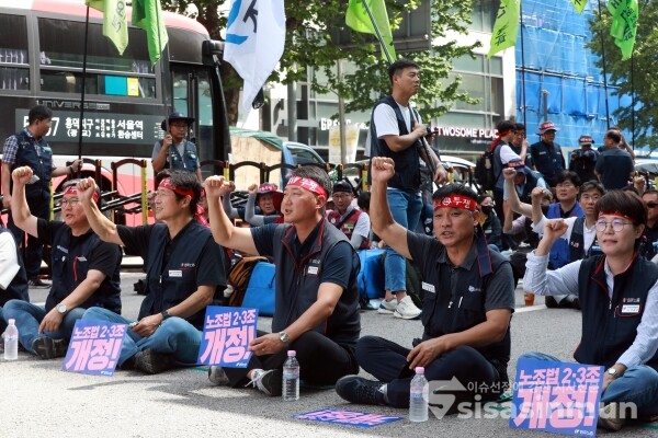5일 민주노총 조합원들이 결의대회를 갖고 있다. [사진 / 오훈 기자]