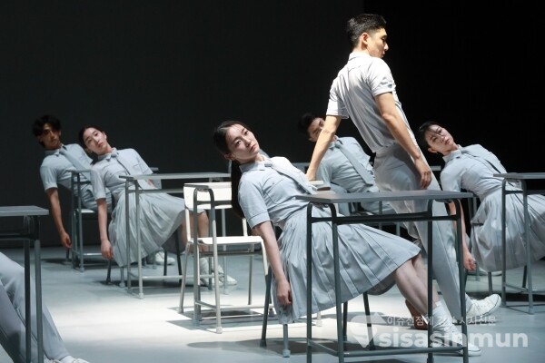 7일 16명의 무용수들이 작품을 선보이고 있다. [사진 /오훈 기자]