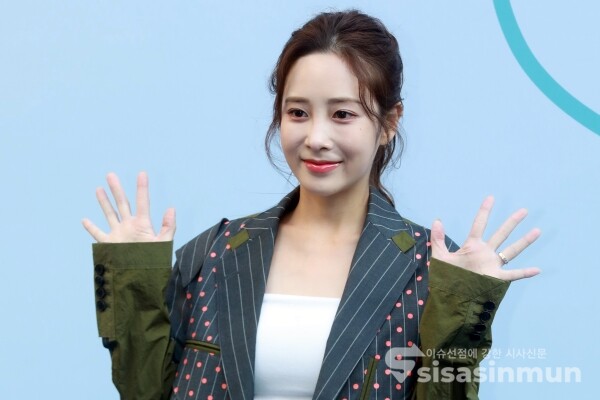 7일 가수 유지애가 포즈를 취하고 있다. [사진 /오훈 기자]