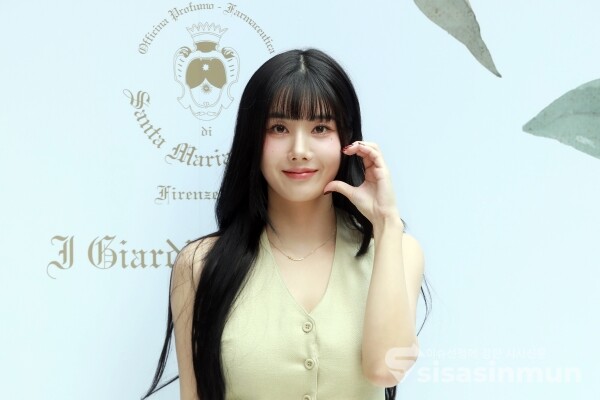 12일 가수 권은비가 포즈를 취하고 있다. [사진 /오훈 기자]