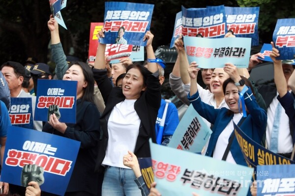 21일 이재명 대표 지지단체가 체포동의안 부결 촉구 대규모 집회를 갖고 있다. [사진 / 오훈 기자]