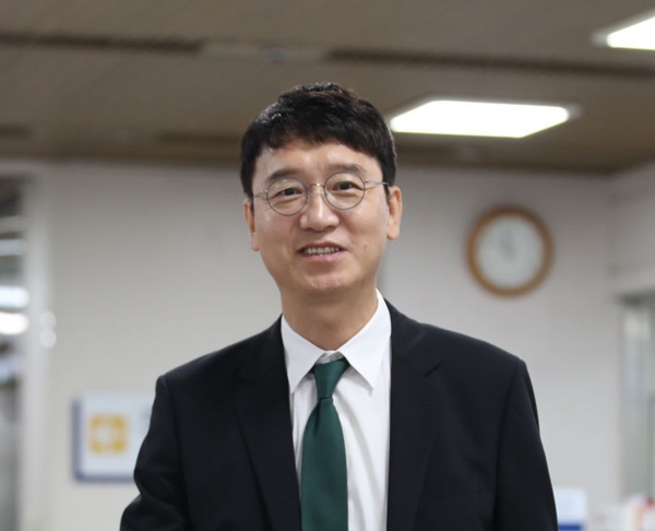 지난 7월 증인자격으로 재판 출석하는 김웅 의원 (사진 / 뉴시스)