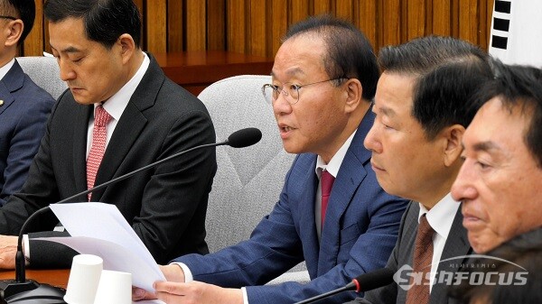 국민의힘 윤재옥 원내대표가 10일 오전 서울 여의도 국회에서 열린 국정감사대책회의에서 발언하고 있다. 사진 / 김경민 기자