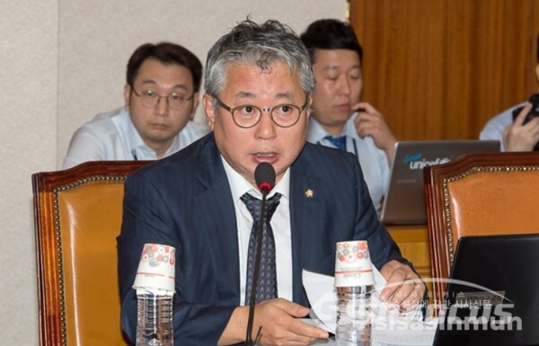 조응천 더불어민주당 의원은 13일 "자기는 시원할지 몰라도 그걸 지켜보는 다른 사람은 답답하게 만드는 그런 얘기다"고 같은당 김용민 의원을 비판했다.ⓒ시사신문DB