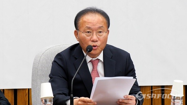 국민의힘 윤재옥 원내대표가 17일 오전 서울 여의도 국회에서 열린 국정감사대책회의에서 발언하고 있다. 사진 / 이 훈 기자