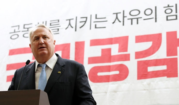 인요한 세브란스병원 국제진료센터 소장이 지난 8월23일 오전 서울 여의도 국회 의원회관에서 열린 국민공감 공부모임에서 '선진국으로 가는 길 우리가 잃어버린 1%' 주제로 특강하고 있다. ⓒ뉴시스