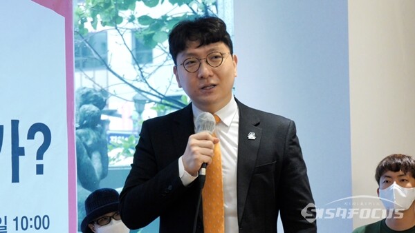 이준석계 인사인 신인규 전 국민의힘 상근부대변인이 발언하고 있는 모습. 사진 / 김기범 기자