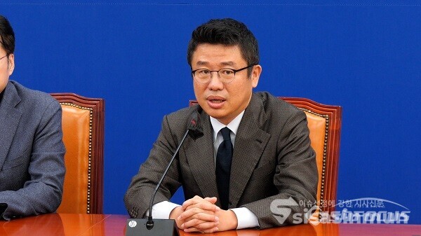 국민의힘 유의동 정책위의장이 23일 오전 서울 여의도 국회 더불어민주당 홍익표 원내대표를 예방, 발언하고 있다. 사진 / 이 훈 기자