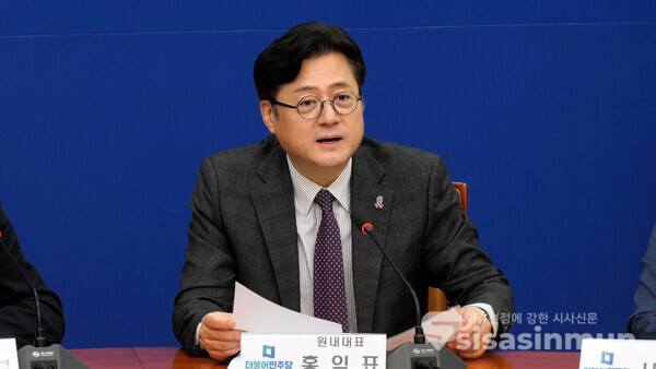 홍익표 더불어민주당 원내대표가 25일 서울 여의도 국회에서 열린 당 최고위원회의에서 발언하고 있다. 사진 / 이 훈 기자
