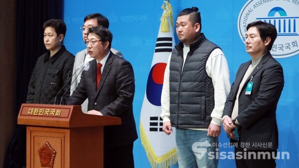 6일 한무경 의원이 기자회견을 하고 있다. [사진 / 오훈 기자]