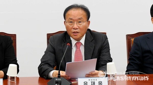 국민의힘 윤재옥 원내대표가 2일 오전 서울 여의도 국회에서 열린 최고위원회의에서 발언하고 있다. 사진 / 이 훈 기자