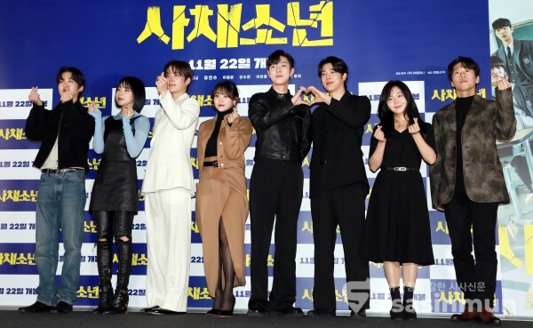 13일 배우 이일준, 신수현, 유선호, 강미나, 유인수, 이찬형, 서혜원, 윤병희가 포토타임을 갖고 있다. [사진 / 오훈 기자]