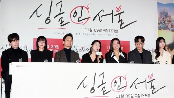 14일 배우 이동욱, 임수정, 장현성, 김지영, 이미도, 이상이, 지이수가 인사말을 하고 있다. [사진 / 오훈 기자]