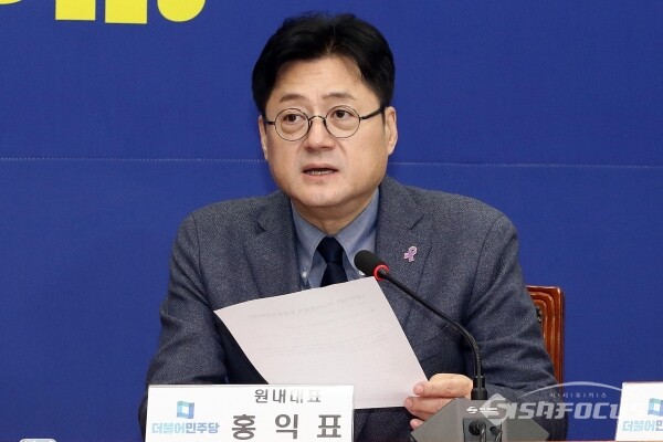홍익표 더불어민주당 원내대표가 국회에서 열린 최고위원회의에서 발언을 하고 있다. 사진 / 오훈 기자