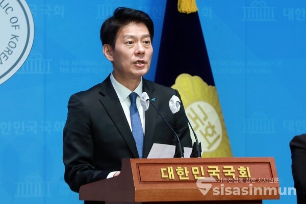 7일 한민수 대변인이 브리핑을 하고 있다. [사진 /오훈 기자]