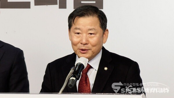 국민의힘 이철규 인재영입위원장이 8일 오전 서울 여의도 중앙당사에서 4차 회의를 마치고 국민인재 5인을 발표하고 있다. 사진 / 이 훈 기자