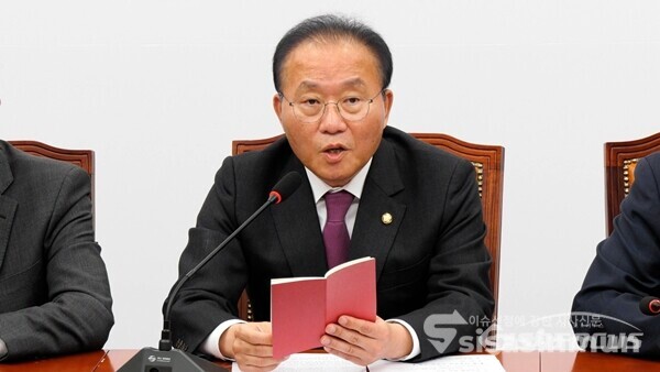 윤재옥 국민의힘 원내대표가 28일 국회에서 열린 원내대책회의에서 발언하고 있다. 사진 / 이훈 기자