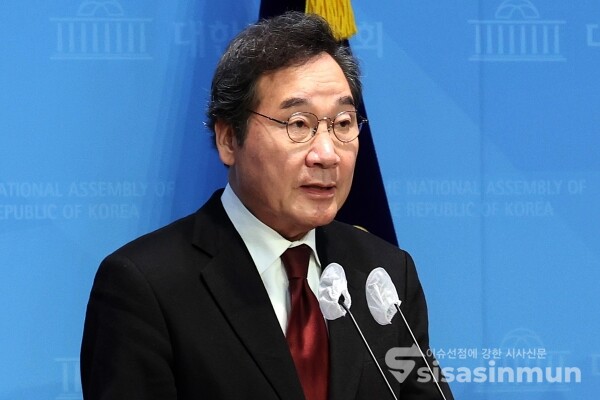 11일 이낙연 전 대표가 기자회견을 하고 있다. [사진 / 오훈 기자]