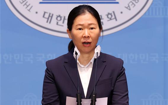 국민의당 비례대표로 선출됐던 권은희 국민의힘 의원이 29일 국회 소통관에서 탈당을 선언하는 기자회견을 열었다. 사진 / ⓒ뉴시스